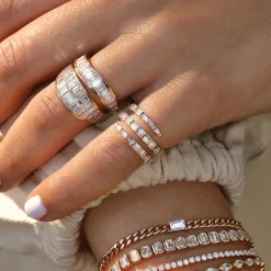 Store BAGUETTE DIAMOND WAVE RING Stacking