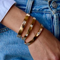New OVAL BRACELET WITH ONE ROUND DIAMOND Bangles