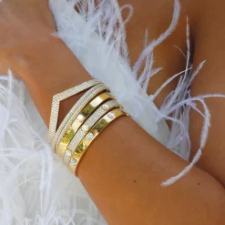 Sale OVAL BRACELET WITH THREE ROUND DIAMONDS Bangles